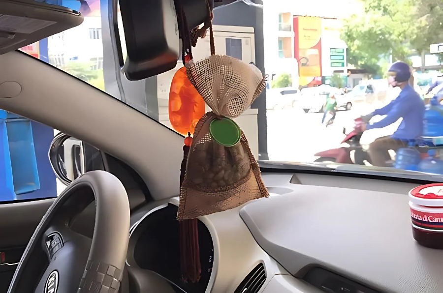 Sử dụng nguyên liệu tự nhiên để khử mùi trong xe